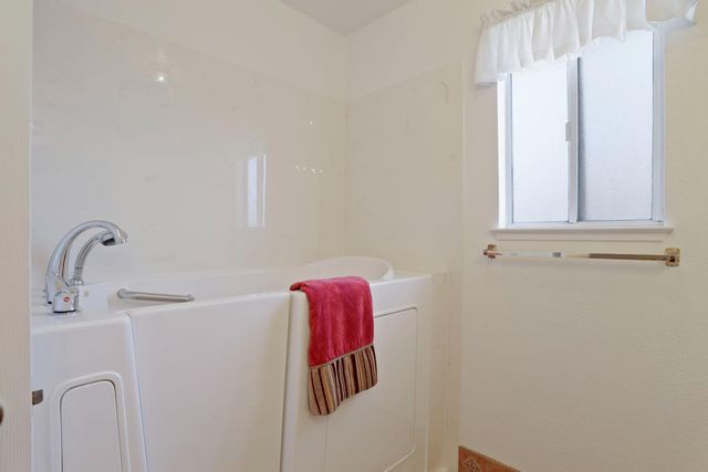 3256 Lakeshore Ct, Stockton, CA 95219