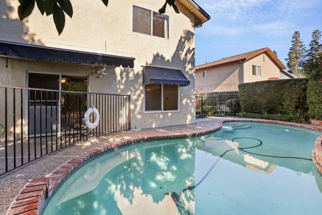 3256 Lakeshore Ct, Stockton, CA 95219