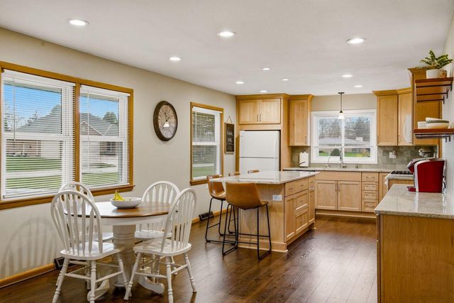 W228N3952 Crescent DRIVE, Pewaukee, WI 53072