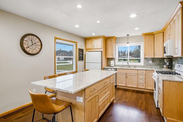 W228N3952 Crescent DRIVE, Pewaukee, WI 53072