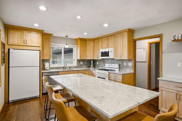 W228N3952 Crescent DRIVE, Pewaukee, WI 53072