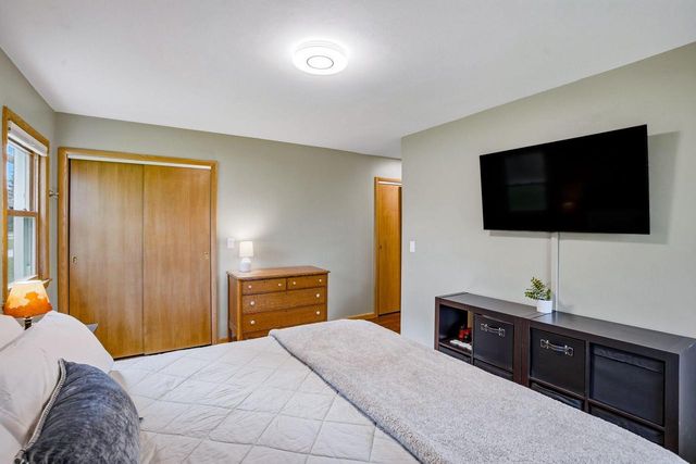 W228N3952 Crescent DRIVE, Pewaukee, WI 53072