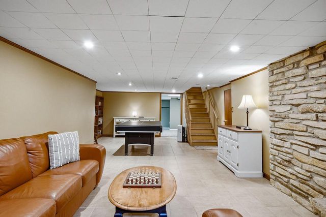 W228N3952 Crescent DRIVE, Pewaukee, WI 53072