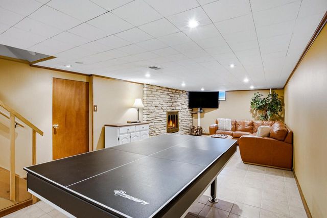 W228N3952 Crescent DRIVE, Pewaukee, WI 53072