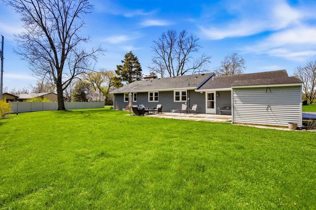 W228N3952 Crescent DRIVE, Pewaukee, WI 53072
