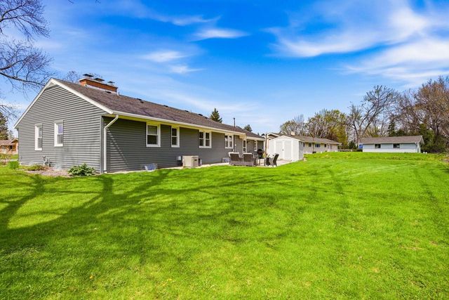 W228N3952 Crescent DRIVE, Pewaukee, WI 53072
