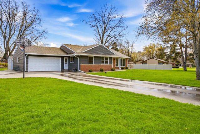 W228N3952 Crescent DRIVE, Pewaukee, WI 53072