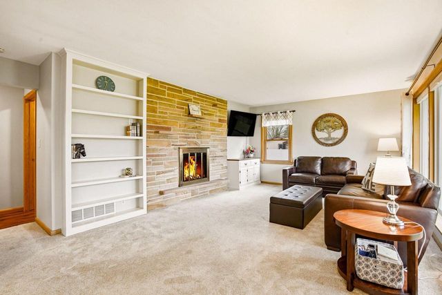 W228N3952 Crescent DRIVE, Pewaukee, WI 53072