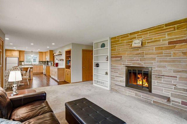 W228N3952 Crescent DRIVE, Pewaukee, WI 53072