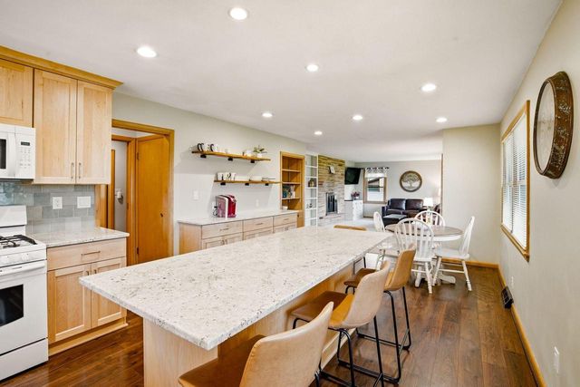W228N3952 Crescent DRIVE, Pewaukee, WI 53072