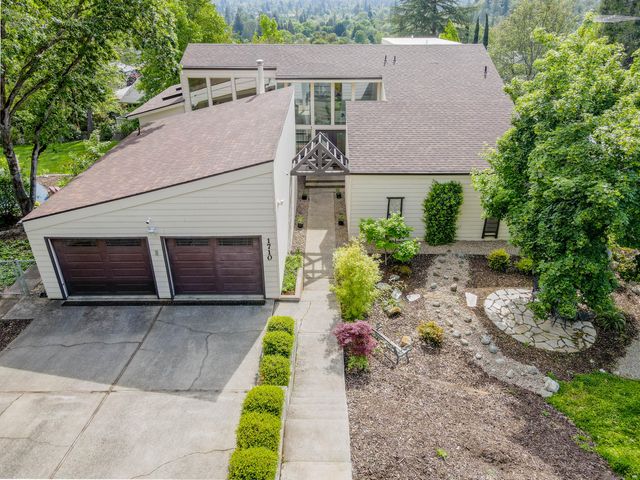 1710 NE Hillcrest Lane, Grants Pass, OR 97526
