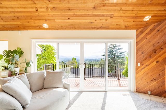 1710 NE Hillcrest Lane, Grants Pass, OR 97526