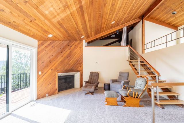 1710 NE Hillcrest Lane, Grants Pass, OR 97526