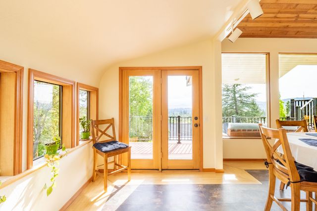 1710 NE Hillcrest Lane, Grants Pass, OR 97526