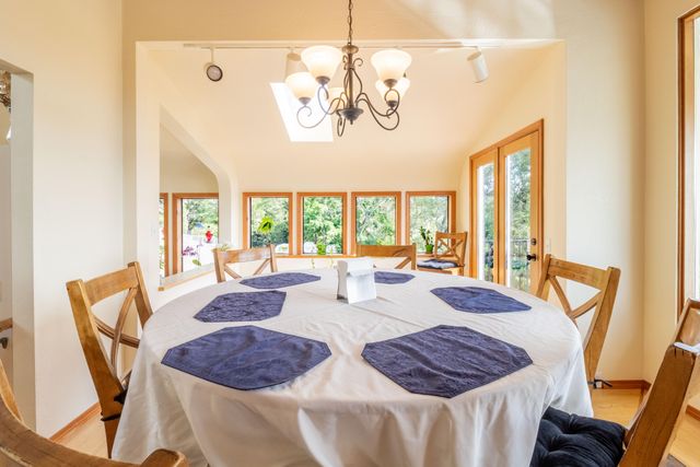 1710 NE Hillcrest Lane, Grants Pass, OR 97526