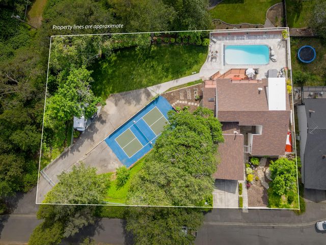 1710 NE Hillcrest Lane, Grants Pass, OR 97526
