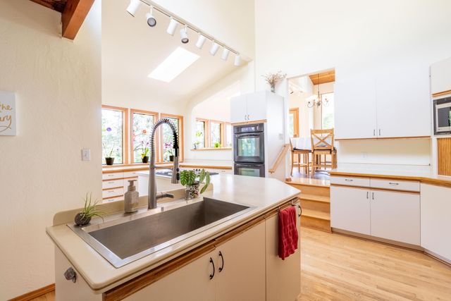 1710 NE Hillcrest Lane, Grants Pass, OR 97526