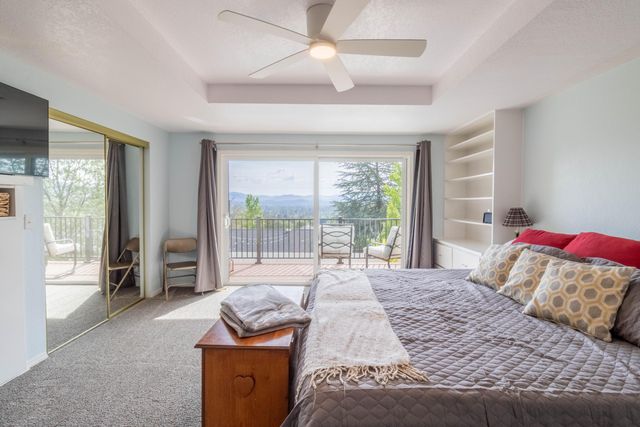 1710 NE Hillcrest Lane, Grants Pass, OR 97526