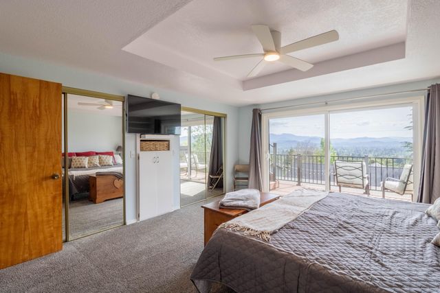 1710 NE Hillcrest Lane, Grants Pass, OR 97526