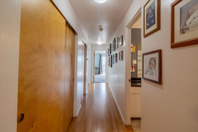 1710 NE Hillcrest Lane, Grants Pass, OR 97526