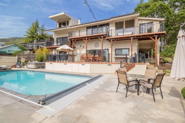 1710 NE Hillcrest Lane, Grants Pass, OR 97526