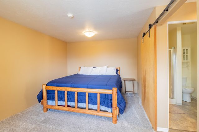 1710 NE Hillcrest Lane, Grants Pass, OR 97526