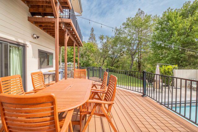 1710 NE Hillcrest Lane, Grants Pass, OR 97526