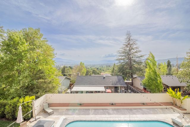 1710 NE Hillcrest Lane, Grants Pass, OR 97526