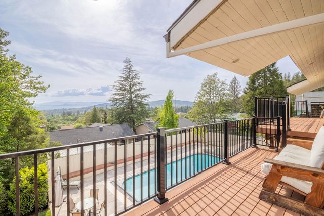 1710 NE Hillcrest Lane, Grants Pass, OR 97526