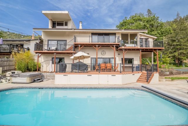 1710 NE Hillcrest Lane, Grants Pass, OR 97526