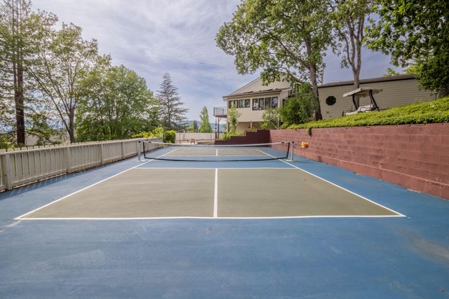 1710 NE Hillcrest Lane, Grants Pass, OR 97526
