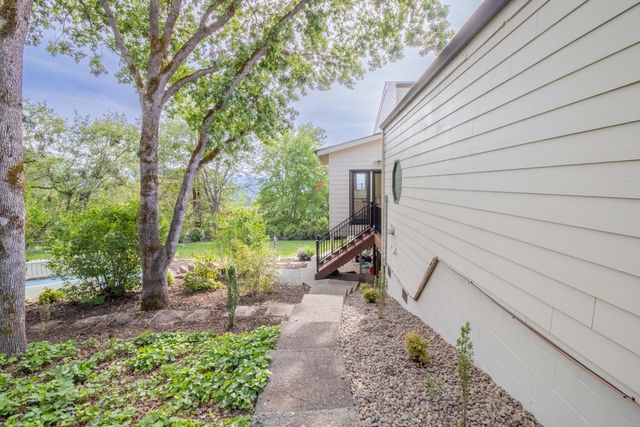 1710 NE Hillcrest Lane, Grants Pass, OR 97526