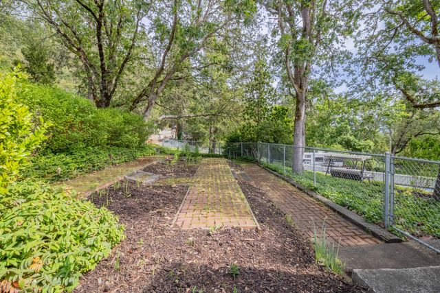 1710 NE Hillcrest Lane, Grants Pass, OR 97526