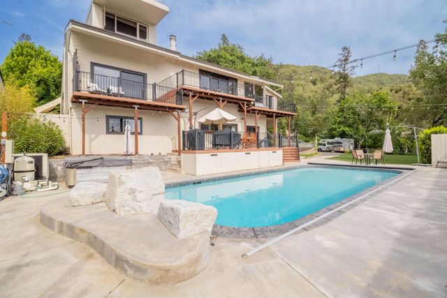 1710 NE Hillcrest Lane, Grants Pass, OR 97526