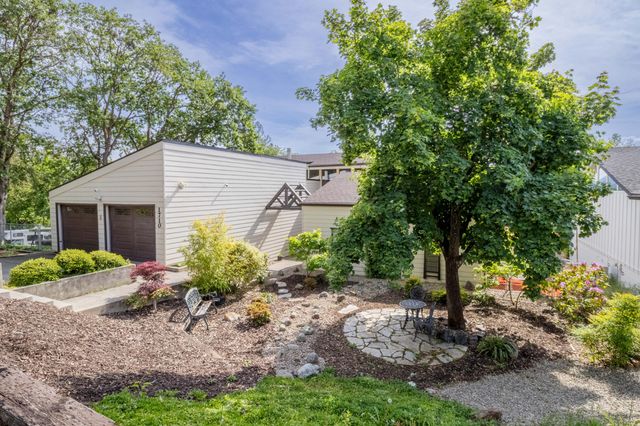 1710 NE Hillcrest Lane, Grants Pass, OR 97526