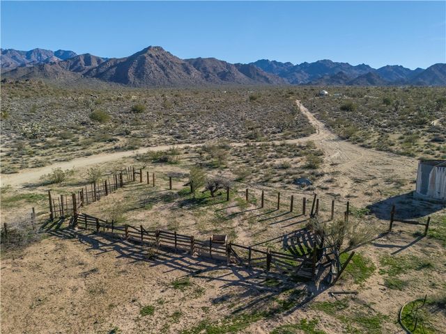 10887 Duncan Road, Yucca, AZ 86438