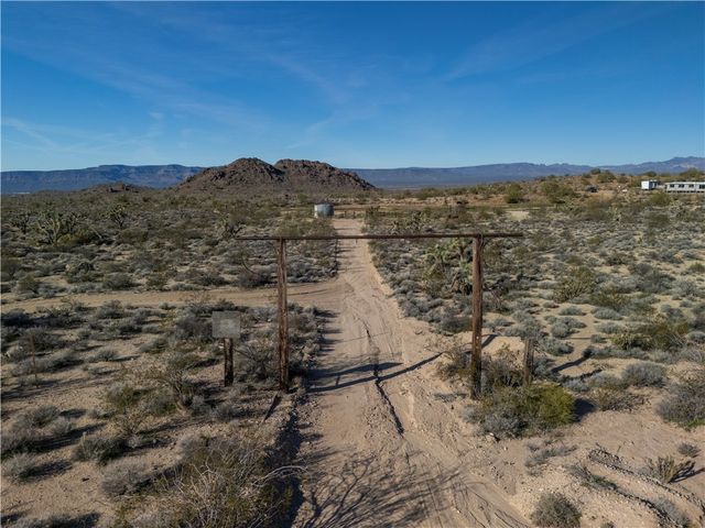 10887 Duncan Road, Yucca, AZ 86438