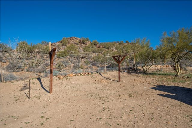 10887 Duncan Road, Yucca, AZ 86438