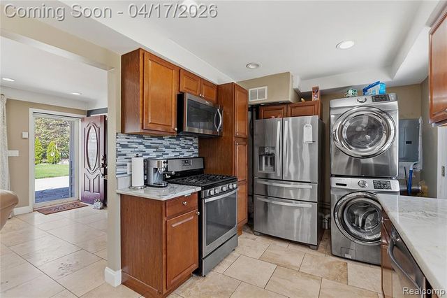 3520 Denson Drive, Sterling Heights, MI 48310