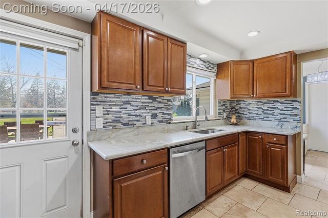 3520 Denson Drive, Sterling Heights, MI 48310