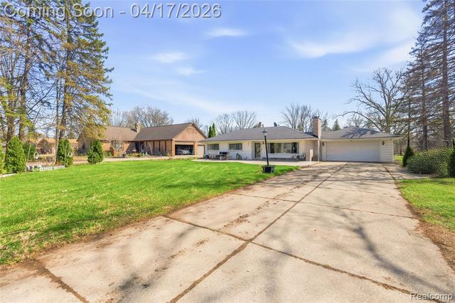 3520 Denson Drive, Sterling Heights, MI 48310