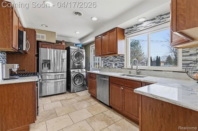 3520 Denson Drive, Sterling Heights, MI 48310