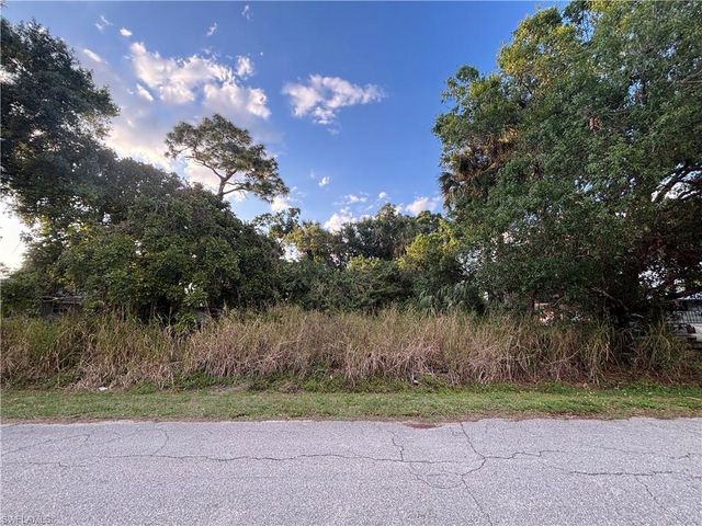 4737 Tammie LN, Fort Myers, FL 33905