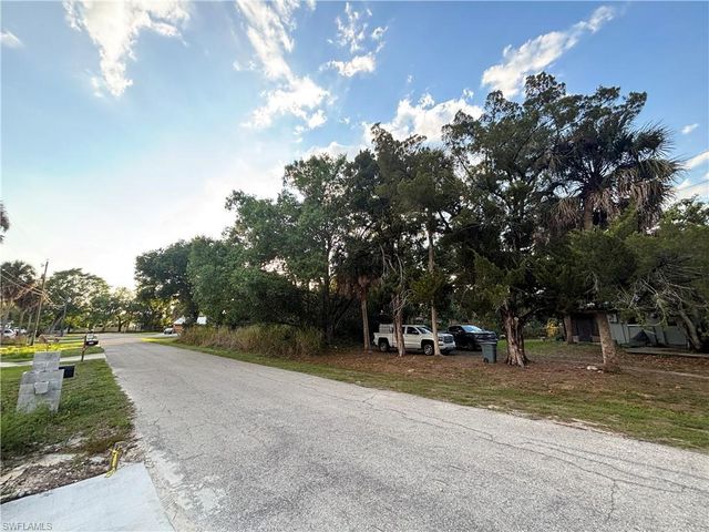 4737 Tammie LN, Fort Myers, FL 33905