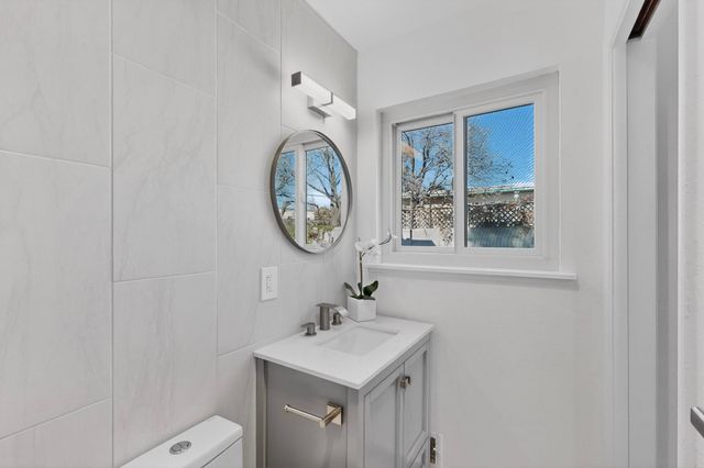 1019 Practilliano, Santa Fe, NM 87505