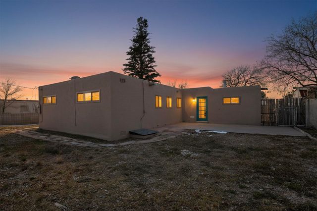 1019 Practilliano, Santa Fe, NM 87505