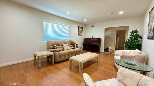 9621 Jumilla, Chatsworth, CA 91311