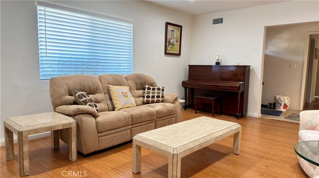 9621 Jumilla, Chatsworth, CA 91311
