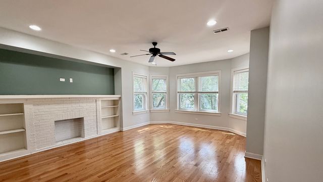 4251 N Mozart Street 2S, Chicago, IL 60618