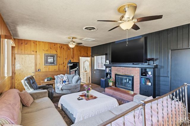 325 Circle Drive, Bakersfield, CA 93308